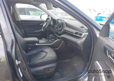 2022 Toyota Highlander Xle z USA, uszkodzony, nr VIN 5TDGZRBH4NS236795